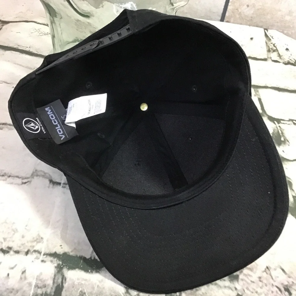 Volcom Black One Size Snapback Hat Adjustable Ball Cap‎